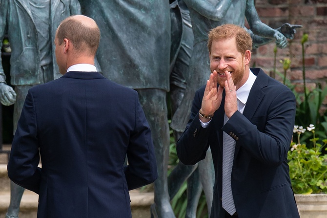 «Он очень уважает бабушку»: эксперт — о содержании мемуаров принца Гарри