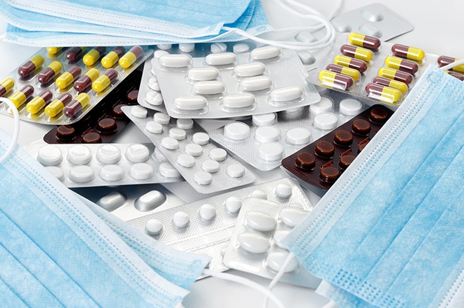 Тренд начала пандемии: россияне бросились скупать лекарства