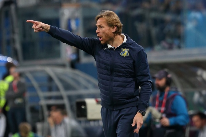 Стало известно, от чего зависит срок контракта главного тренера сборной Валерия Карпина 