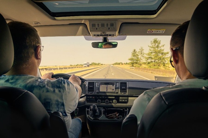 Водители-неплательщики: сколько россияне должны по штрафам ГИБДД и почему лучше платить сразу