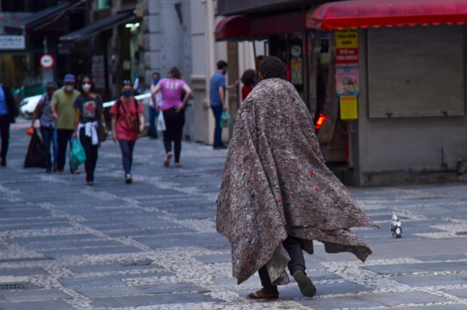 Погребняк и Тюльпанова пытались изменить жизнь бомжа, но он от них сбежал
