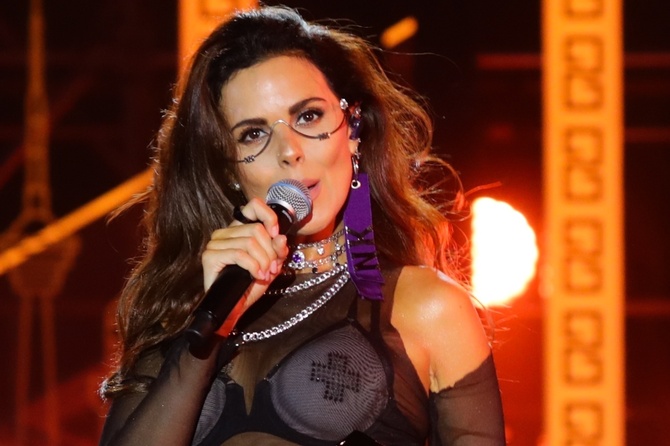 Каменских в лифе и трусиках щегольнула «наливным персиком» перед камерой