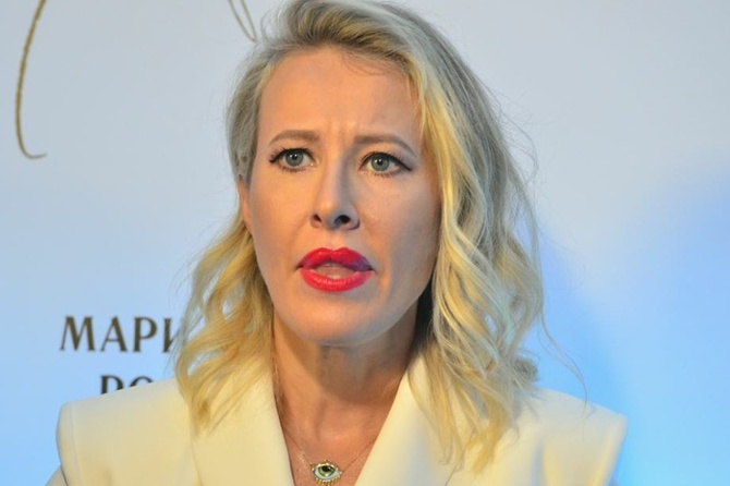 Пострадавшую в ДТП с Собчак перевезут в Москву спецбортом