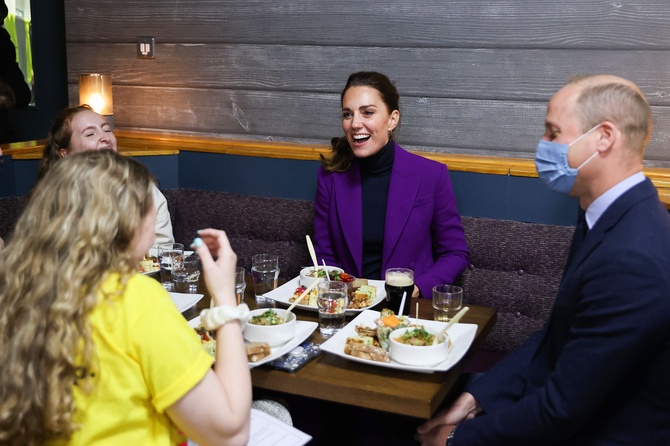 Неужели беременная: Кейт Миддлтон отказалась от спиртного в Северной Ирландии