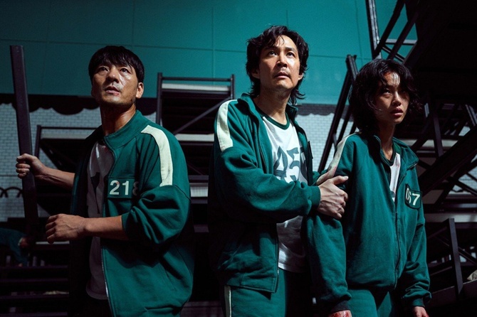 Режиссер «Игры в кальмара» из-за стресса лишился шести зубов 