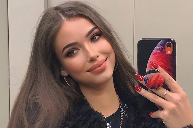 «Малышка» Маша из «Ворониных» в секси-трусиках показала мокрый «орешек»