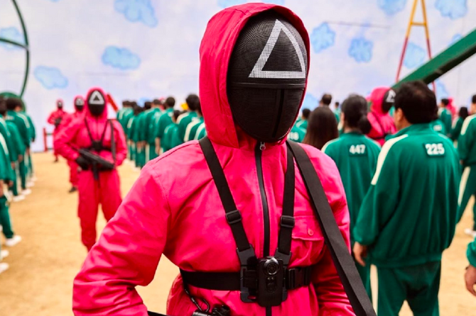 BadComedian растоптал сериал «Игра в кальмара»