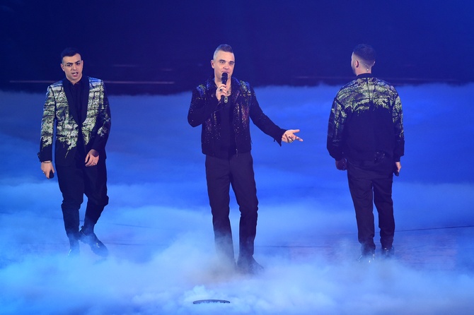 Робби Уильямс 11 лет не может продать свой дом из-за свалки мусора