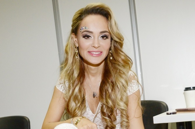 «Сейчас ждем рождения малыша»: суррогатная мама вынашивает Калашниковой и ее жениху ребенка