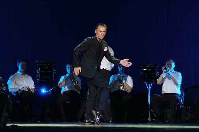 Подарок худруку: в день рождения Олега Меньшикова из театра имени Ермоловой уволили 18 актеров