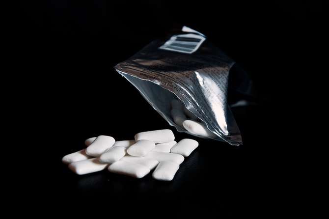 В Америке изобрели жвачку, предотвращающую распространение COVID-19