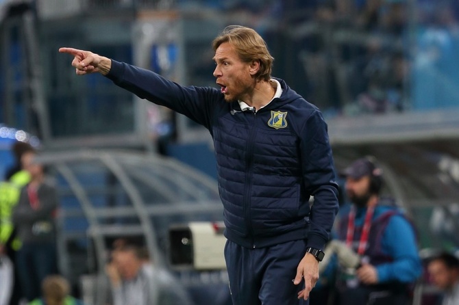 Карпин назвал виновного в непопадании на ЧМ-2022 и позорном матче Россия — Хорватия