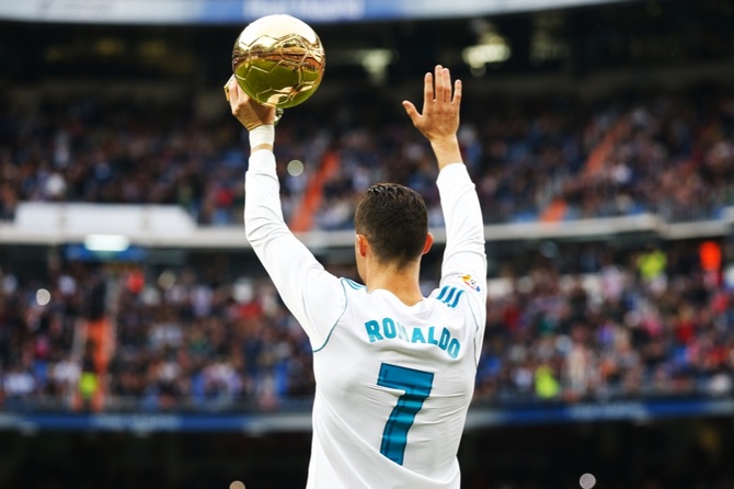 Названа баснословная цена трофея «Золотой мяч», созданного ювелирной компанией XVII века