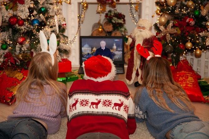 «Этот год мы прошли достойно»: Владимир Путин поздравил россиян с Новым годом