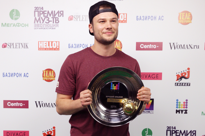 Макс Корж приехал в Афганистан и станцевал с вооруженными