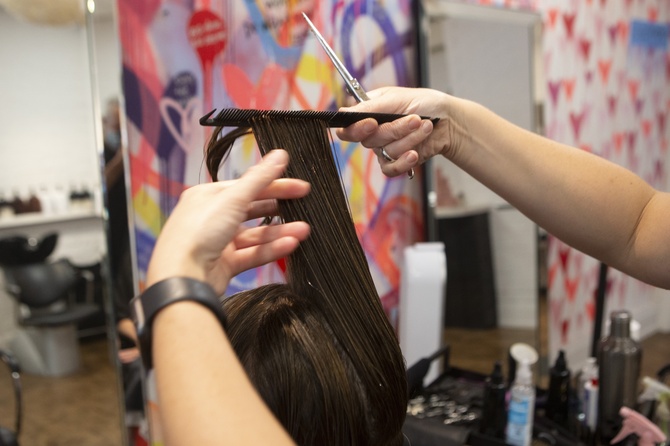 Бьюти-блогер раскрыла простой способ избавления от секущихся кончиков