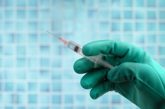 Доктор Мясников раскритиковал пропаганду вакцинации российских детей