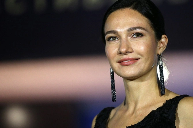 Мені жалап, иіскеуге мәжбүр етті