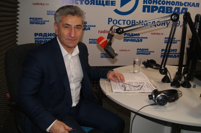 Министр спорта ростовской области. Министр спорта Ростовской области Аракелян. Зенович Виталий Андреевич Ростов на Дону Минспорта РО. Министр спорта г Ростова-на-Дону. Рабинович Денис Ростов на Дону Минспорт.