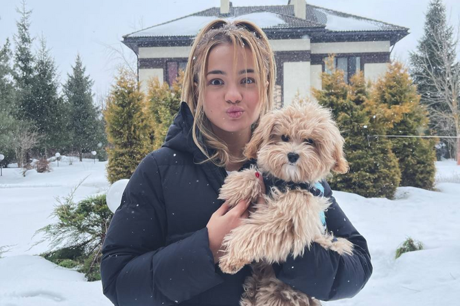 Валя Карнавал шокировала всех коллег, аппетитно заглатывая лягушек: видео