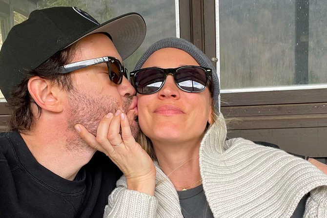 Kaley Cuoco is dating Tom Pelphrey