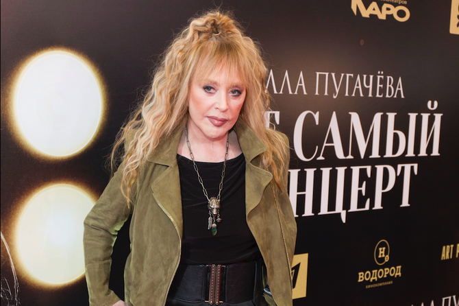 «Алла, ты тут всех...»: Примадонну послали матом с фасада «Останкино» 