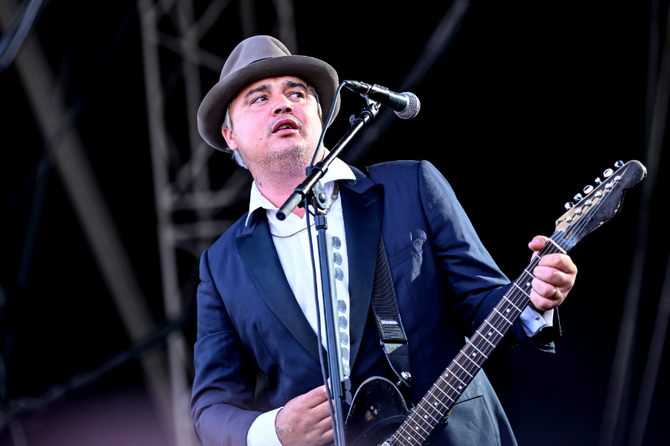 Pete Doherty recalled once kicking Kate Moss in flight