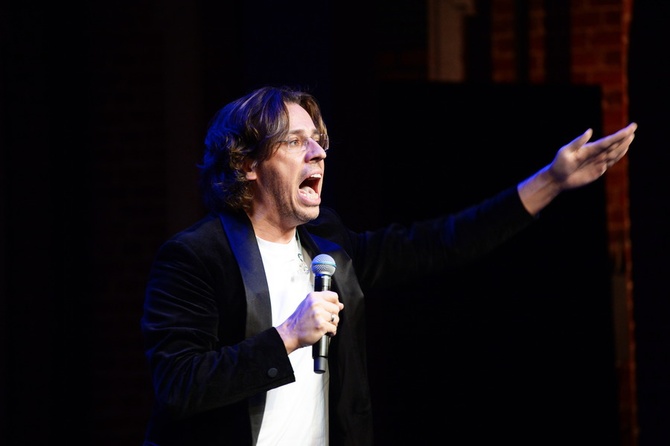 «Нет денег — как жить?»: Лена Миро подсчитала финансы Галкина в России 