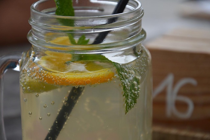 Невролог посоветовала есть острое и горячее, чтобы охладиться в жару