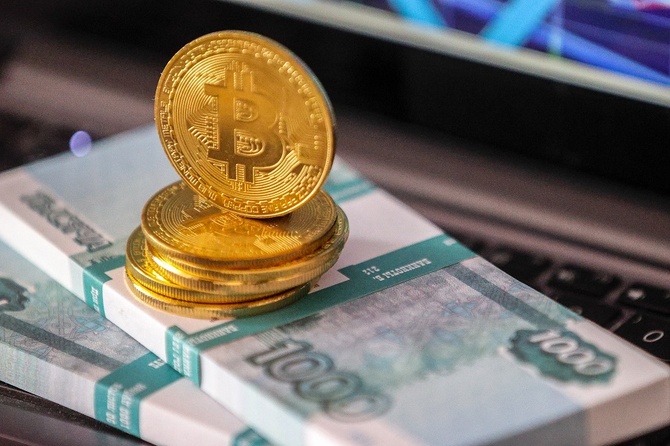 Курс биткоина упал до двухлетнего минимума