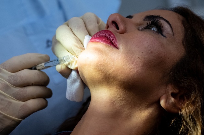 Как состояние ЖКТ влияет на здоровье кожи и волос, объяснила гастроэнтеролог