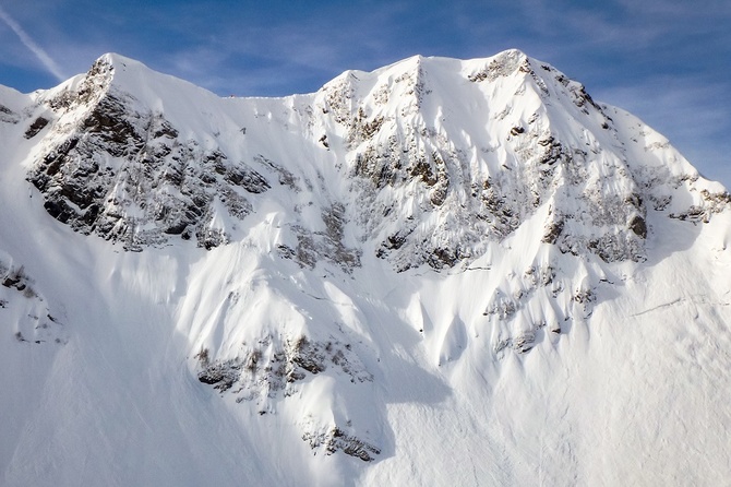 В Куршавеле заметили празднующих «непонятно что» молодых украинцев