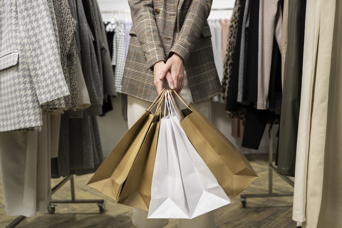 Профессор Киселев объяснил, что побуждает людей делать «эмоциональные» покупки