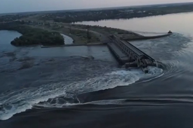 Военный эксперт объяснил, почему ВСУ разрушили Каховскую ГЭС