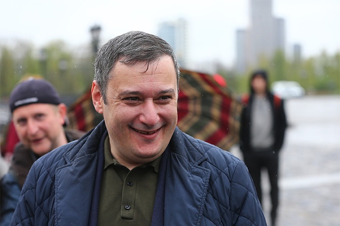 В центре скандала. Жизненный путь журналиста и депутата Александра Хинштейна 