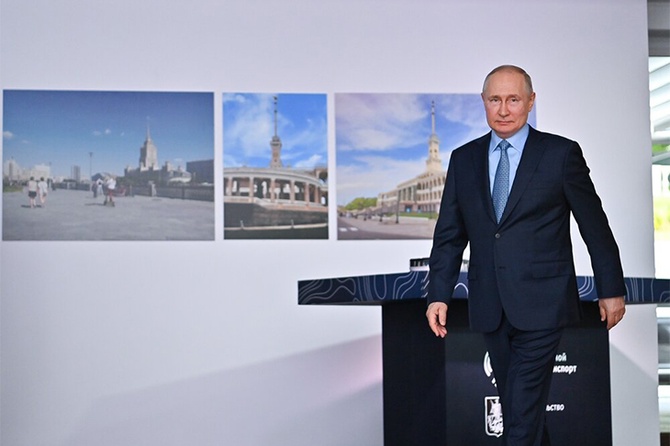 Путь от разведчика в ГДР к президенту: биография Владимира Путина