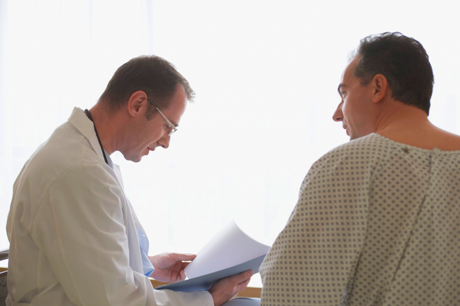 Онкоуролог заявил, что в некоторых случаях рак простаты можно не лечить