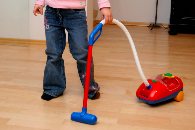 Психолог Шабельская объяснила, как приучить детей к обязанностям по дому