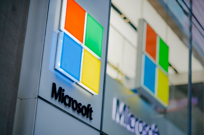 Эксперт рассказал о позитивных моментах ухода из России Google и Microsoft