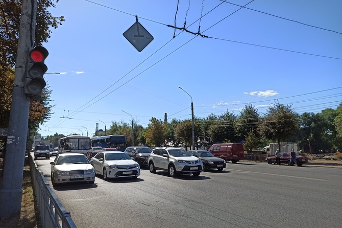 Нарушения при проезде перекрестков, выезд на встречную, несоблюдение ...