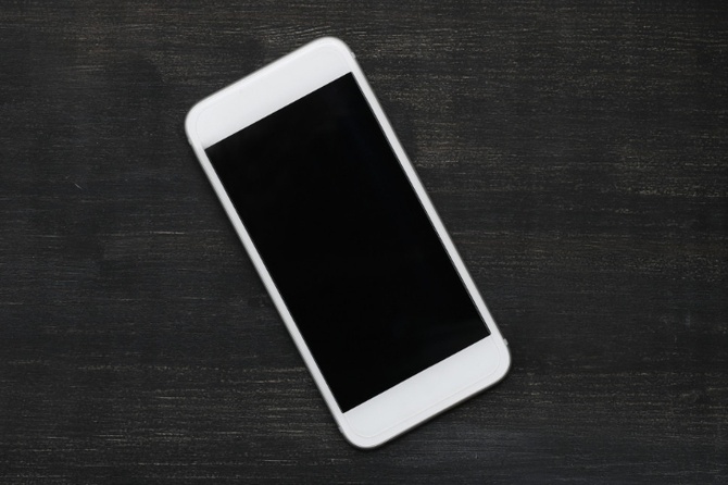 «Как красная тряпка для учителя»: депутат высказался о запрете смартфонов на уроках