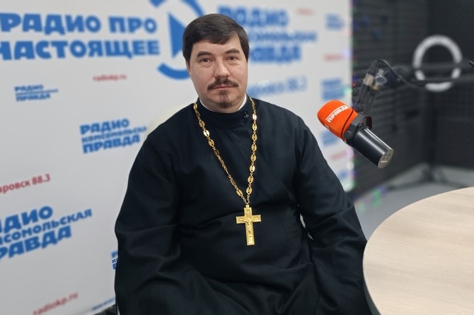 Отец Дионисий: "Через крещение человек духовно рождается"