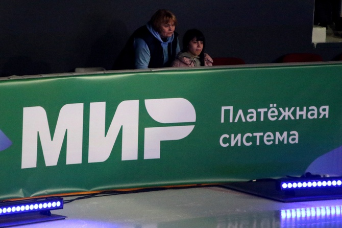 Депутат объяснил, как будут работать карты «Мир» за границей