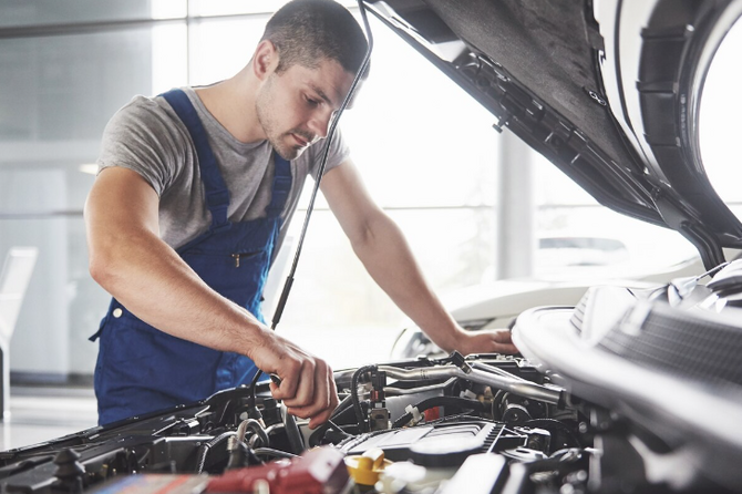 Автоэксперт рассказал, какие элементы машины требуют особого внимания после зимы