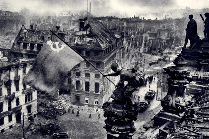 Улицы нашего города – как страницы истории, они хранят в себе память о тяжелых и героических событиях. О каких подвигах напоминает нам Новосибирск? Рассказываем в совместном проекте радиостанции «Комсомольская правда» и компании «Ростелеком»