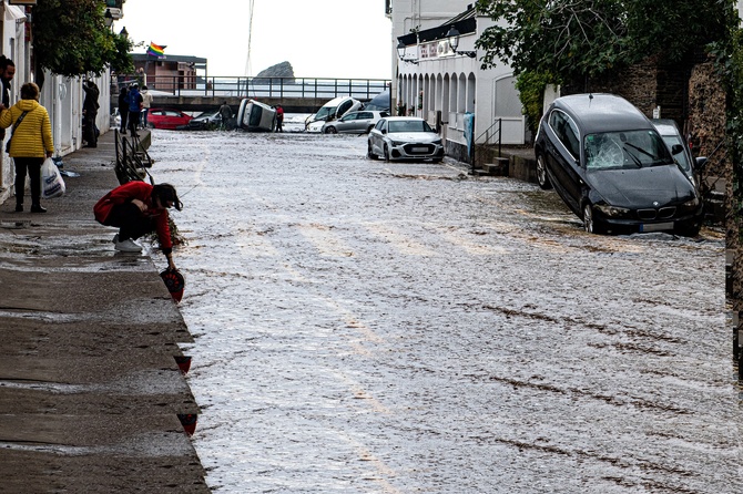 Вслед за Валенсией наводнения накрыли Каталонию