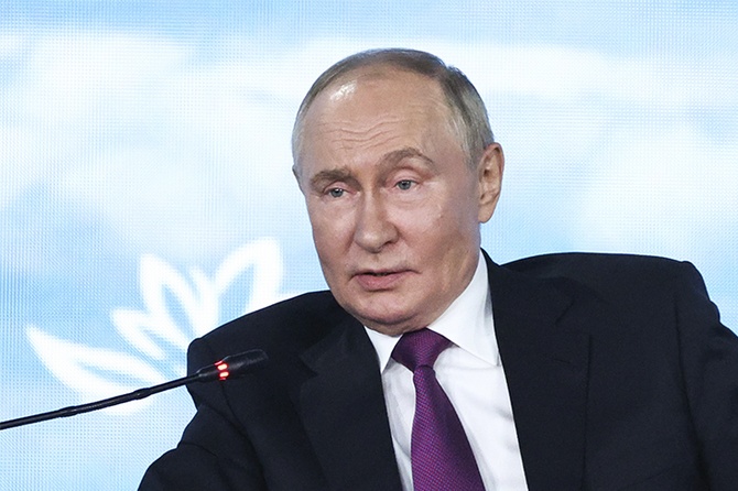 «Журналистам не дают работать»: Путин о деятельности российских СМИ за рубежом 