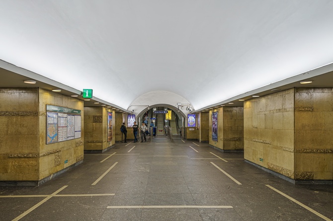 Жительница Петербурга родила ребенка на станции метро в День матери 