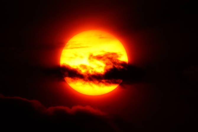 Эксперты объяснили, чем Земле грозит выброс черной плазмы на Солнце