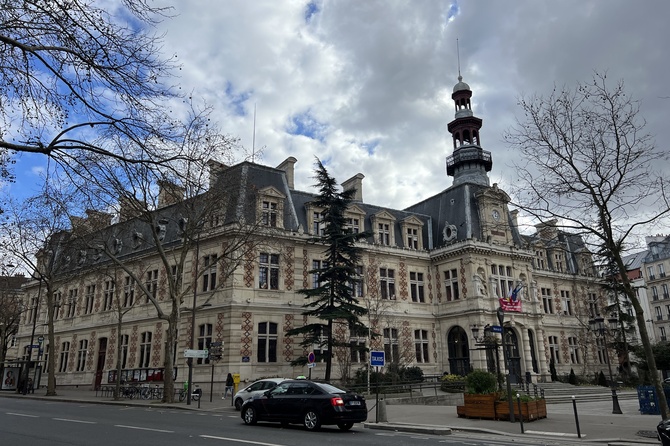 В Париже сгорела башня исторической ратуши